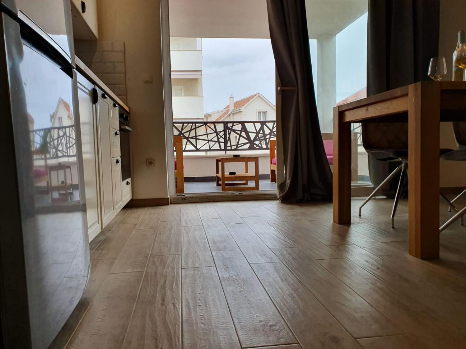 L&L Apartmani 1 Bol Exterior foto